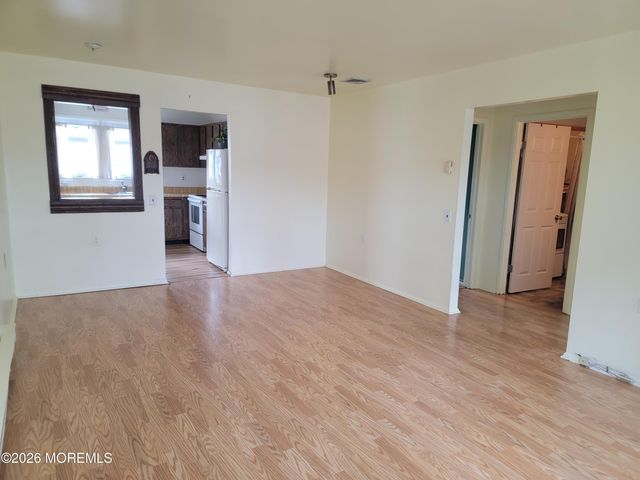 31 Chelsea Drive, Whiting, NJ 08759