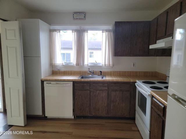 31 Chelsea Drive, Whiting, NJ 08759