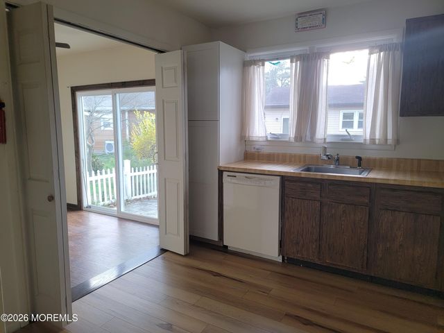 31 Chelsea Drive, Whiting, NJ 08759