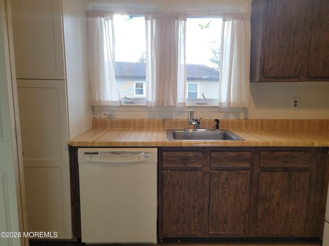 31 Chelsea Drive, Whiting, NJ 08759