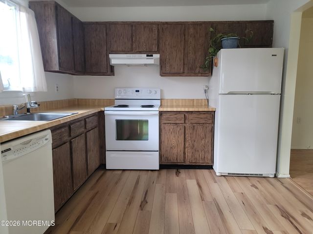 31 Chelsea Drive, Whiting, NJ 08759