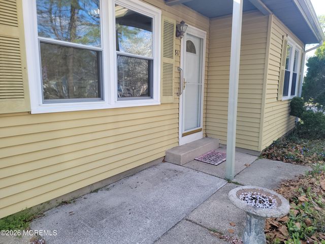 31 Chelsea Drive, Whiting, NJ 08759