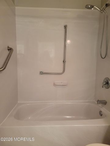 31 Chelsea Drive, Whiting, NJ 08759