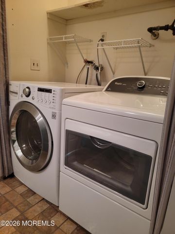 31 Chelsea Drive, Whiting, NJ 08759