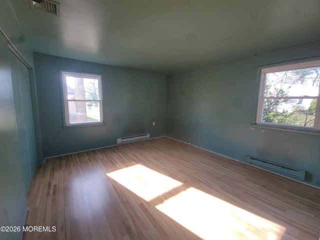 31 Chelsea Drive, Whiting, NJ 08759