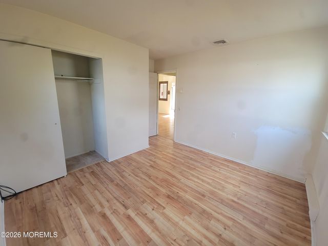 31 Chelsea Drive, Whiting, NJ 08759