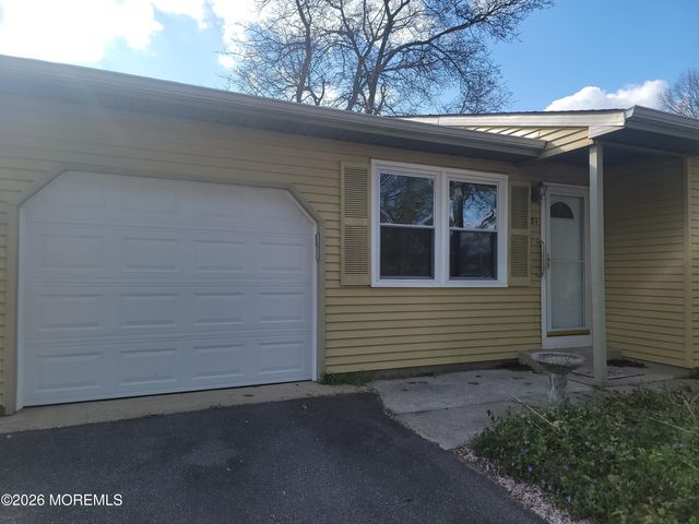 31 Chelsea Drive, Whiting, NJ 08759