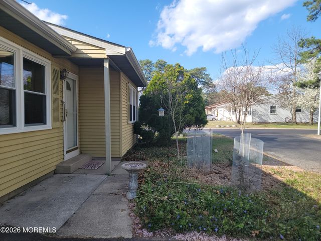 31 Chelsea Drive, Whiting, NJ 08759