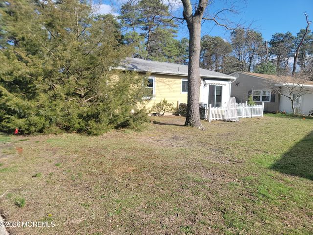 31 Chelsea Drive, Whiting, NJ 08759