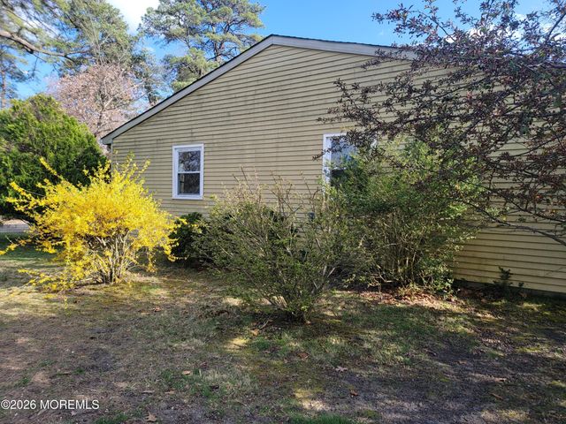 31 Chelsea Drive, Whiting, NJ 08759