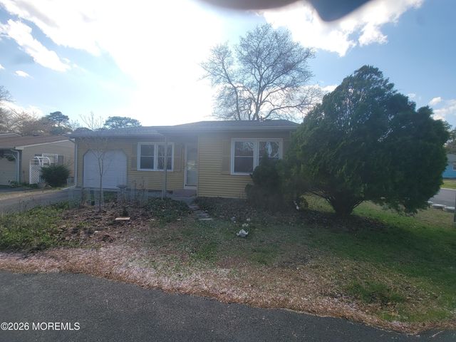 31 Chelsea Drive, Whiting, NJ 08759