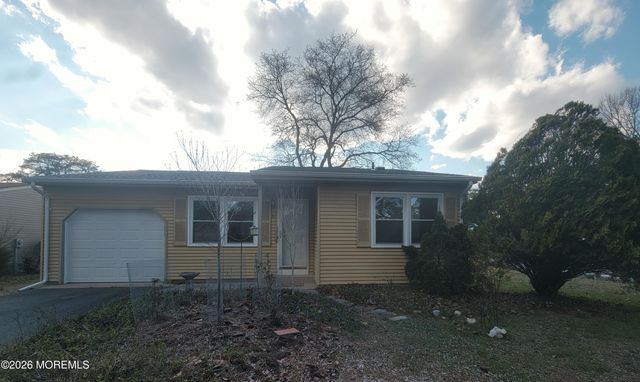 31 Chelsea Drive, Whiting, NJ 08759