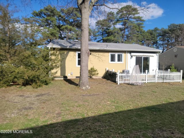 31 Chelsea Drive, Whiting, NJ 08759