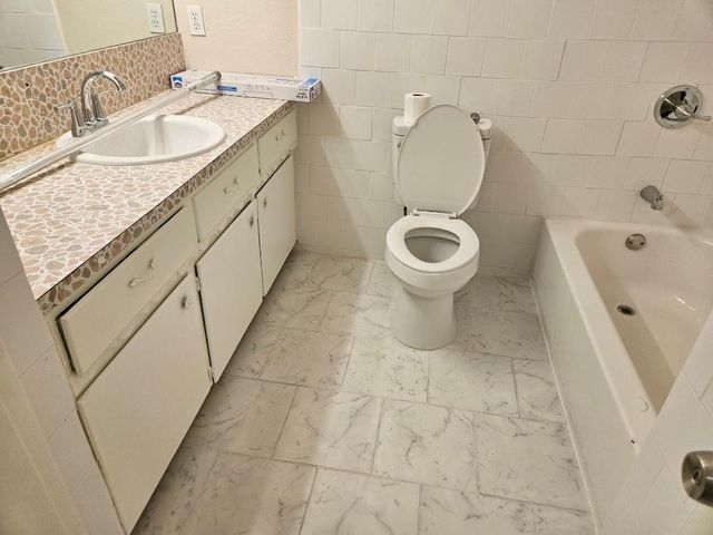 9610 Jennie Lee Lane, Dallas, TX 75227