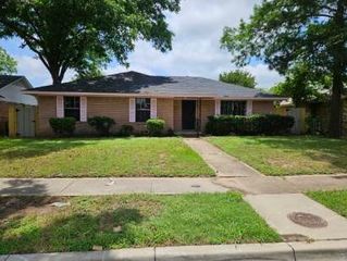 9610 Jennie Lee Lane, Dallas, TX 75227