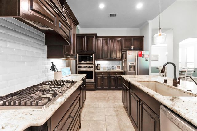 214 Reynosa Court, Pinehurst, TX 77362