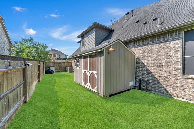214 Reynosa Court, Pinehurst, TX 77362