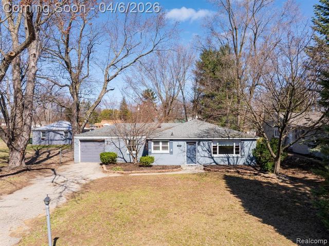 8283 Russell Street, Shelby Twp, MI 48317