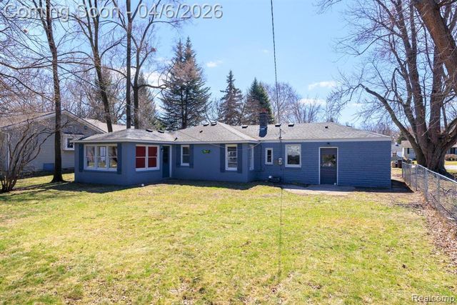 8283 Russell Street, Shelby Twp, MI 48317