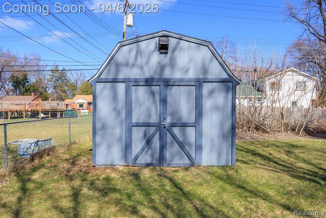 8283 Russell Street, Shelby Twp, MI 48317