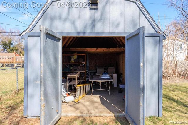 8283 Russell Street, Shelby Twp, MI 48317