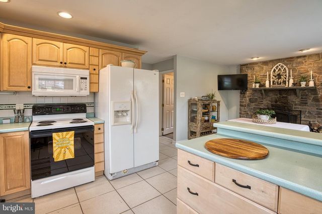 78 W KINGSTON PARK LN, Middle River, MD 21220