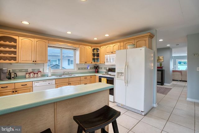 78 W KINGSTON PARK LN, Middle River, MD 21220