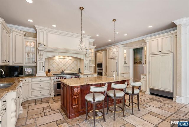268 Woodside Avenue, Franklin Lakes, NJ 07417