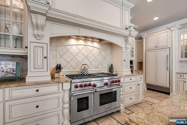 268 Woodside Avenue, Franklin Lakes, NJ 07417