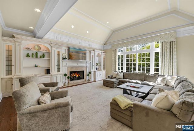 268 Woodside Avenue, Franklin Lakes, NJ 07417