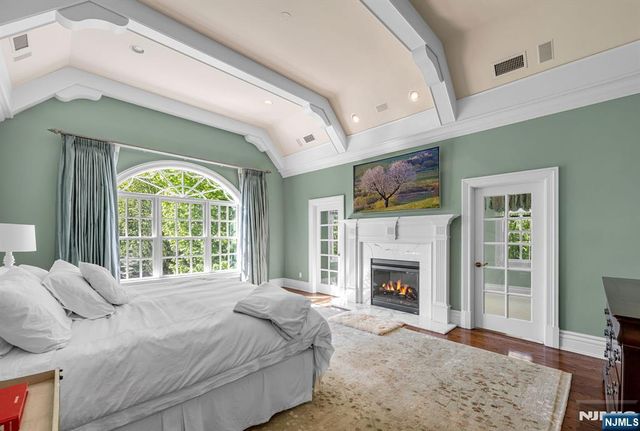 268 Woodside Avenue, Franklin Lakes, NJ 07417