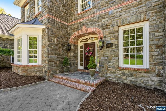 268 Woodside Avenue, Franklin Lakes, NJ 07417