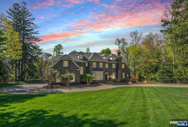 268 Woodside Avenue, Franklin Lakes, NJ 07417