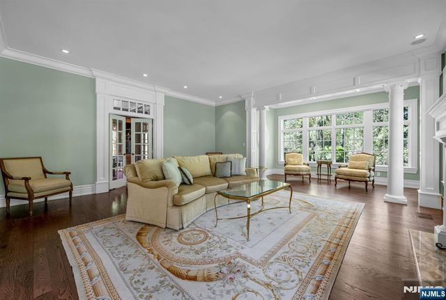 268 Woodside Avenue, Franklin Lakes, NJ 07417