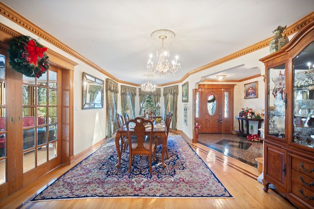 300 N BRADLEY Road, Libertyville, IL 60048