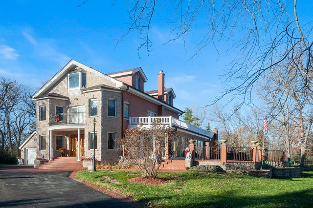 300 N BRADLEY Road, Libertyville, IL 60048