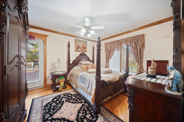 300 N BRADLEY Road, Libertyville, IL 60048