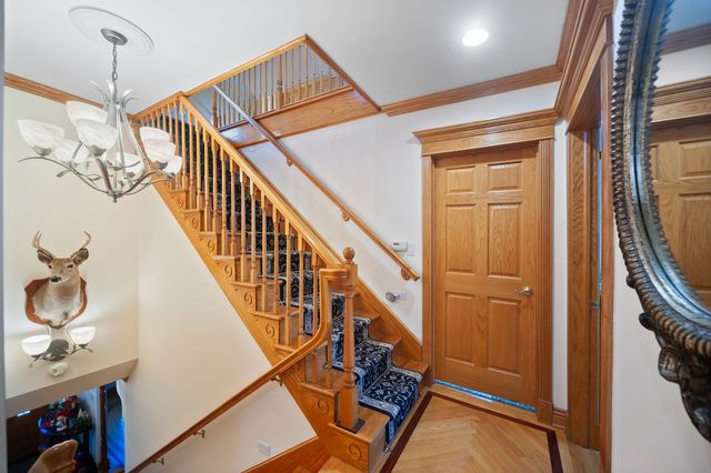 300 N BRADLEY Road, Libertyville, IL 60048