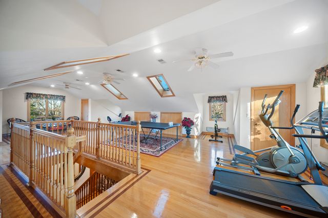 300 N BRADLEY Road, Libertyville, IL 60048