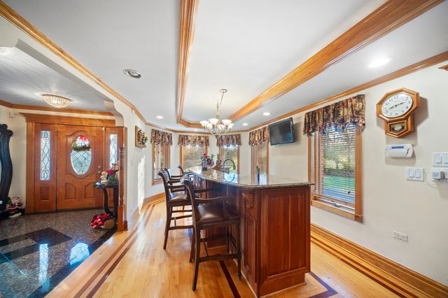 300 N BRADLEY Road, Libertyville, IL 60048