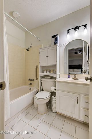 302 Casa Bella Ct, Louisville, KY 40220