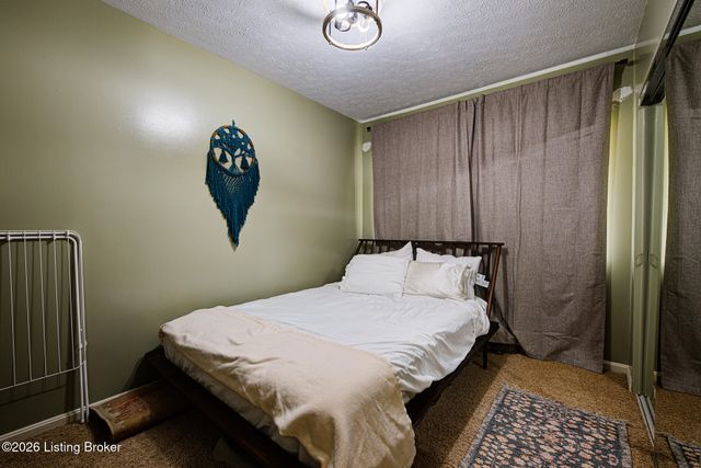 302 Casa Bella Ct, Louisville, KY 40220