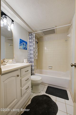 302 Casa Bella Ct, Louisville, KY 40220