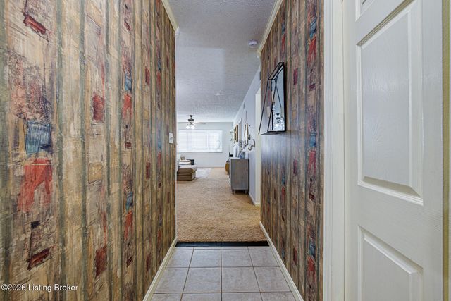 302 Casa Bella Ct, Louisville, KY 40220