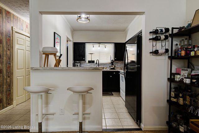 302 Casa Bella Ct, Louisville, KY 40220