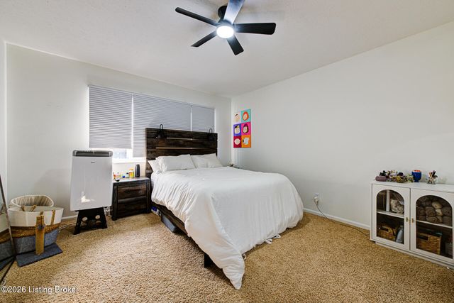 302 Casa Bella Ct, Louisville, KY 40220