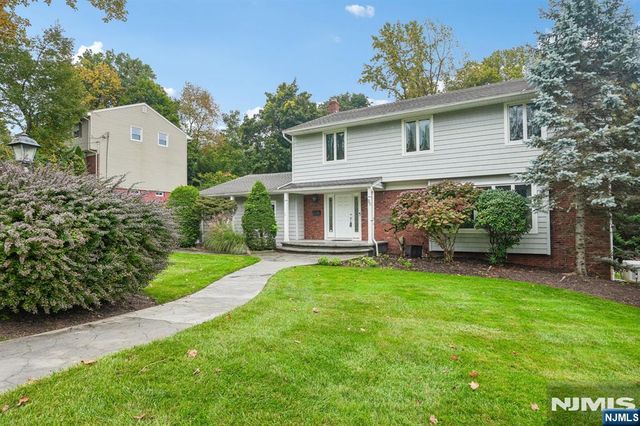 26 Almroth Drive, Wayne, NJ 07470