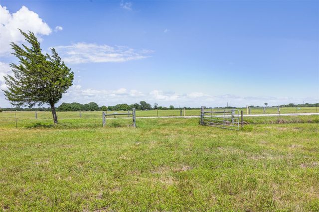 2550 County Road 201, Weimar, TX 78962