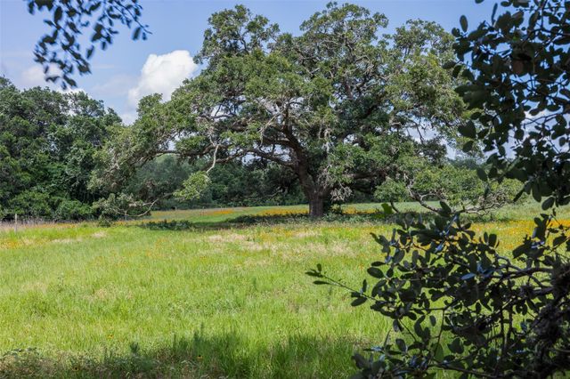 2550 County Road 201, Weimar, TX 78962