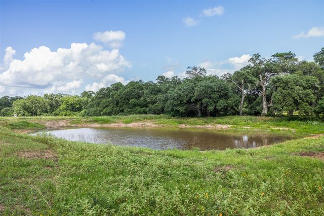 2550 County Road 201, Weimar, TX 78962